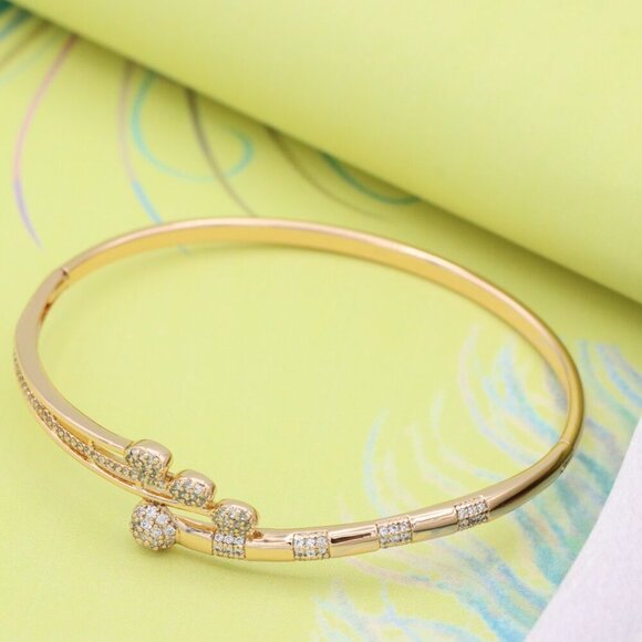 Rose Gold Bangle with Elegant Leaf-Inspired Cubic Zirconia Design, XPBL0554 - Picture 3 of 12